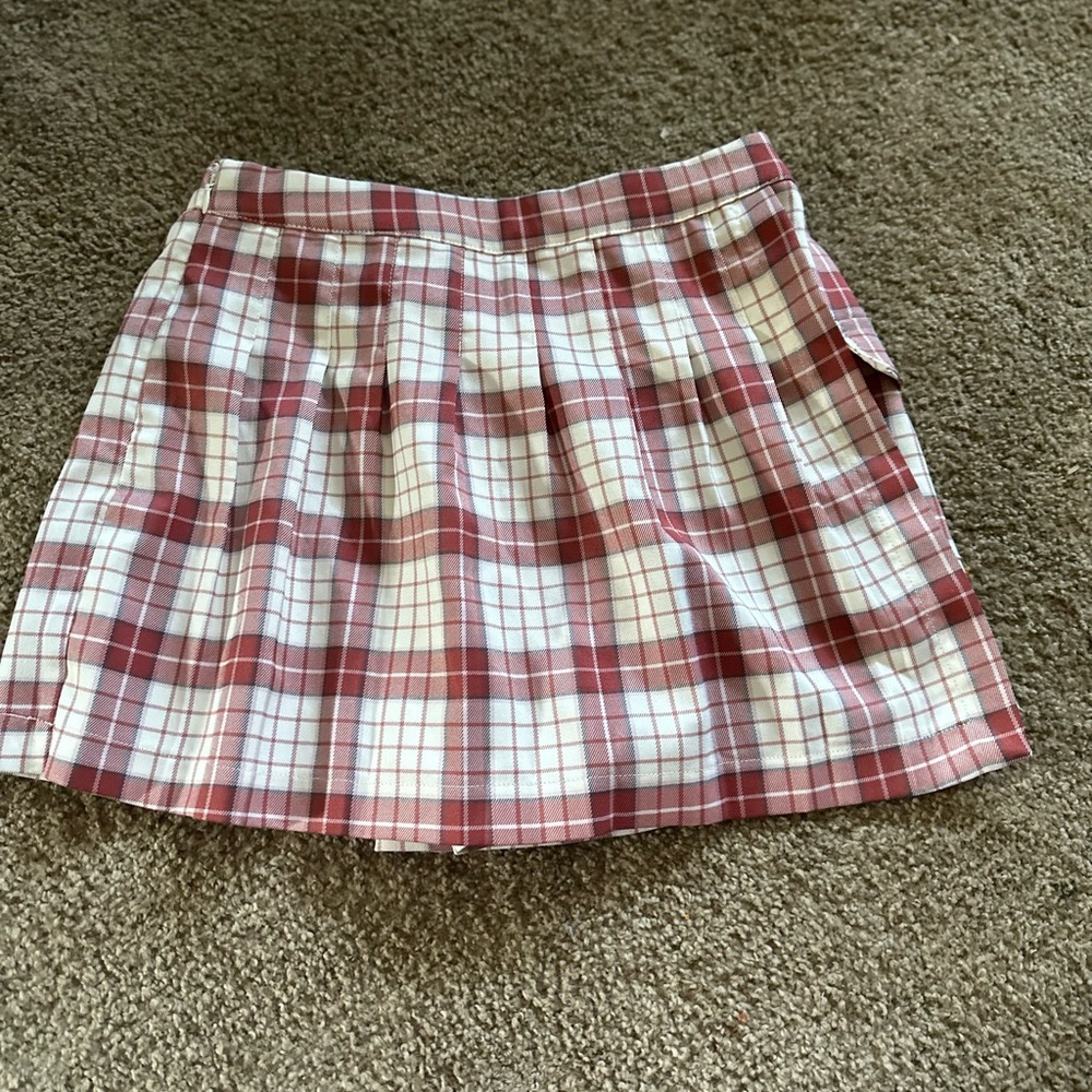 Gorgeous plaid skort. Nwot. Size medium.